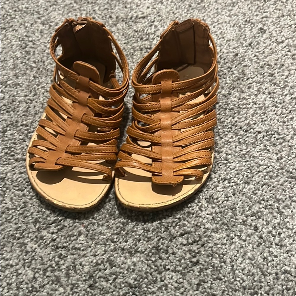 Used but good condition old navy size 9 toddler girl brown strappy sandals.